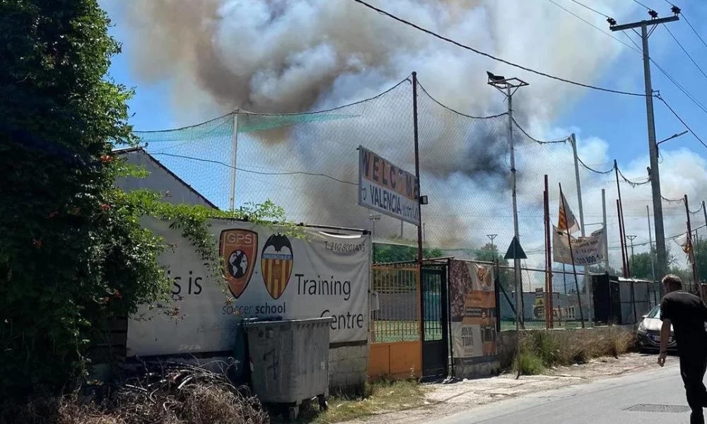 Συναγερμός στην Πυροσβεστική: Φωτιά σε οικόπεδο στην Κηφισιά